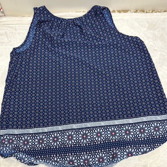 Blue and White Geometric Sleeveless Tank Top - Picture 7 of 8